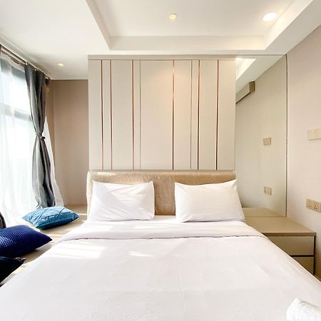 Simply And Comfortable 2Br Pollux Chadstone Apartment By Travelio Cikarang Kültér fotó