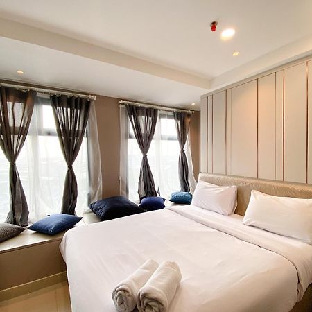 Simply And Comfortable 2Br Pollux Chadstone Apartment By Travelio Cikarang Kültér fotó