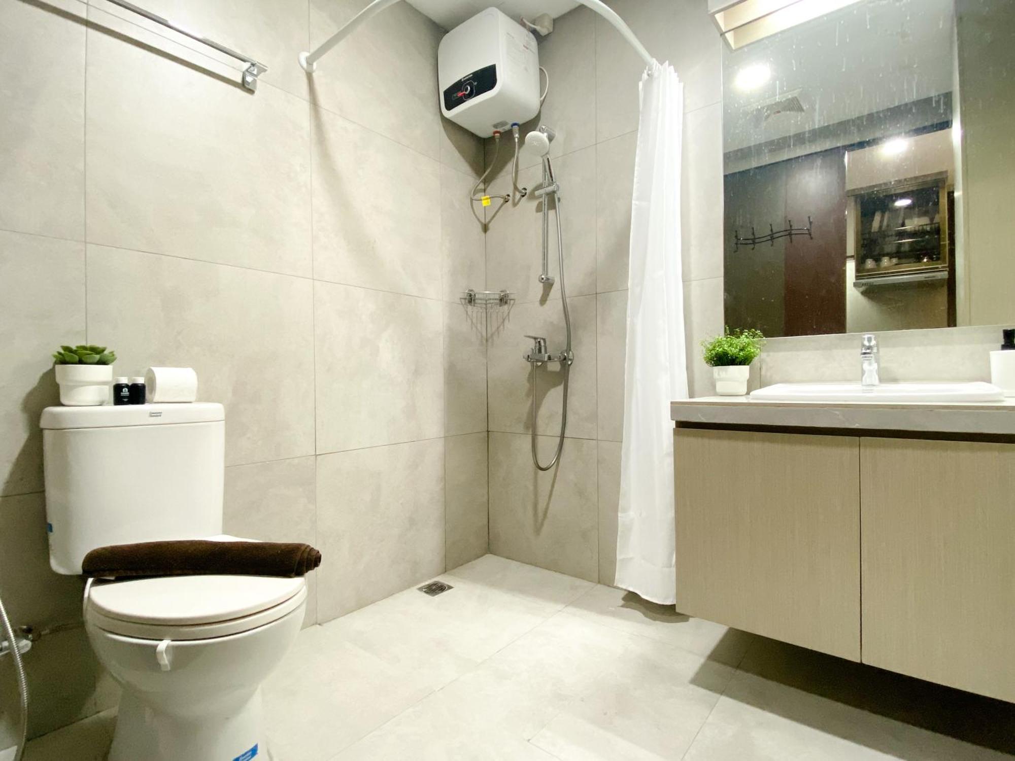 Simply And Comfortable 2Br Pollux Chadstone Apartment By Travelio Cikarang Kültér fotó